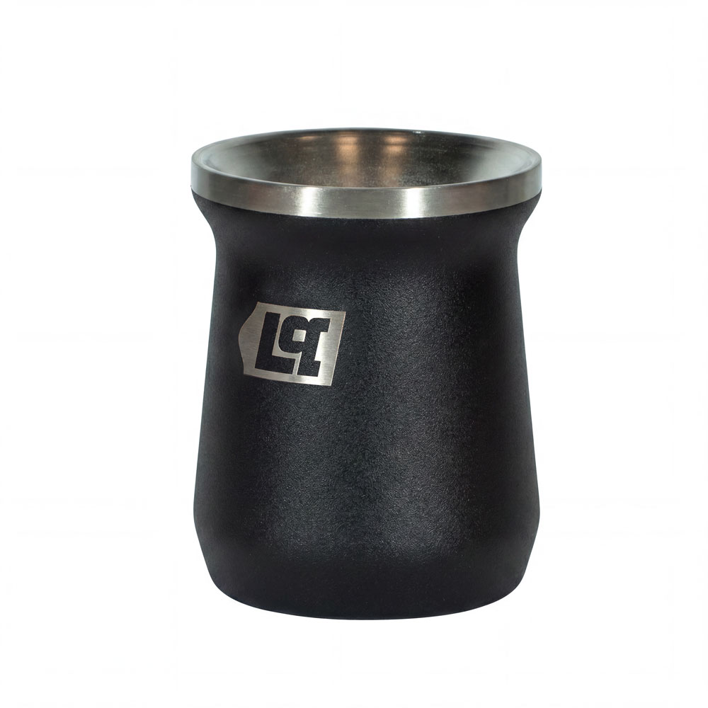 • Capacidad: 300 ml
• Cuerpo: Acero inoxidable AISI 304
• Exterior: Pintura tipo esmalte horneada